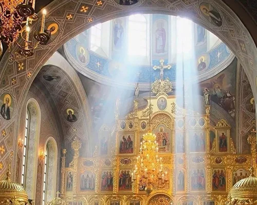 Православный храм в лучах света